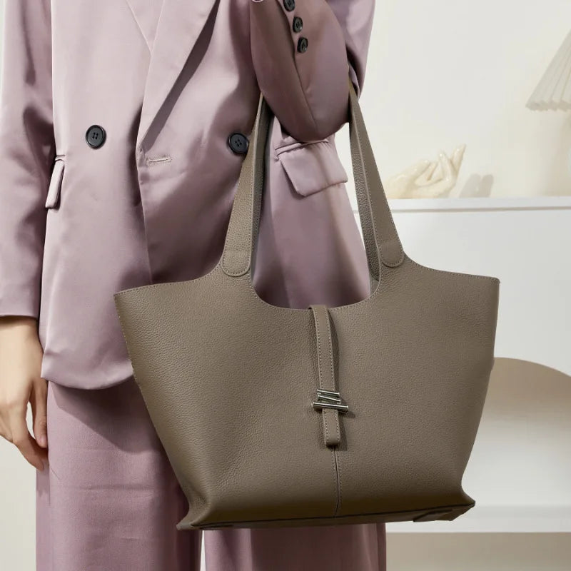 2025 Early Autumn Genuine Leather Tote Bag for Women Large Capacity Commuter Handbag Shoulder Bag