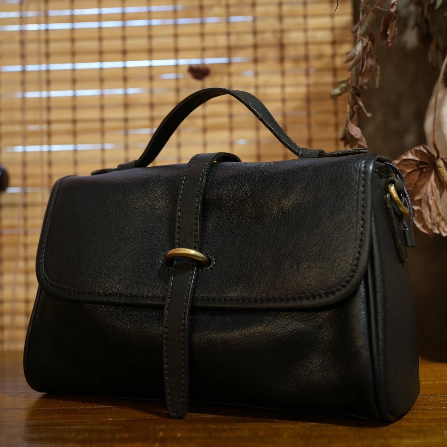 Cowhide Leather Crossbody Bag Women's Vintage Messenger Bag Genuine Leather Shoulder Bag Flap Versatile Commuting Purse