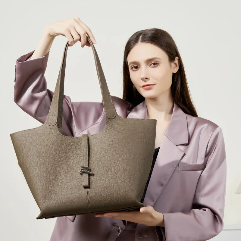 2025 Early Autumn Genuine Leather Tote Bag for Women Large Capacity Commuter Handbag Shoulder Bag