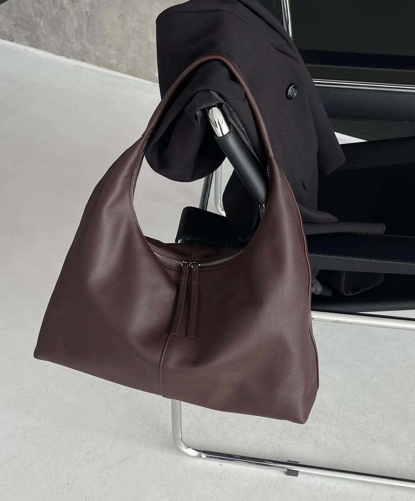 Minimalist 2025 Large Capacity Premium Leather Shoulder Bag Women Work Commuter Versatile Underarm Bag