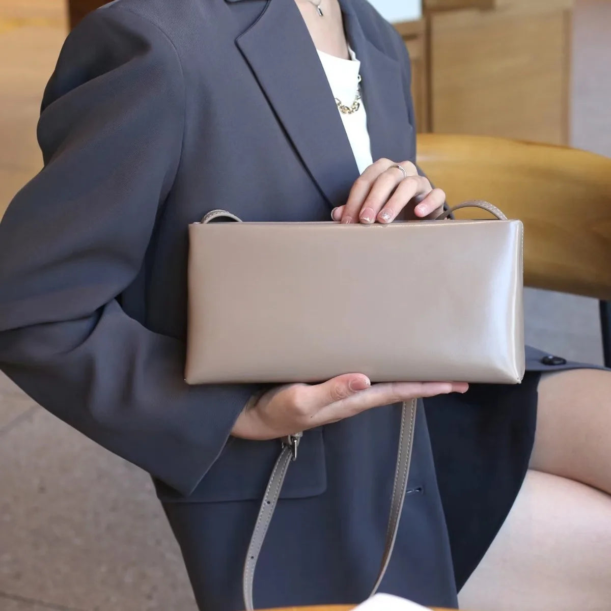 Vintage-Armtasche aus echtem Leder mit Ölwachs-Wachs-Optik, Damen, hochwertige Baguette-Schnittform, schlichte Schulter- und Umhängetasche 