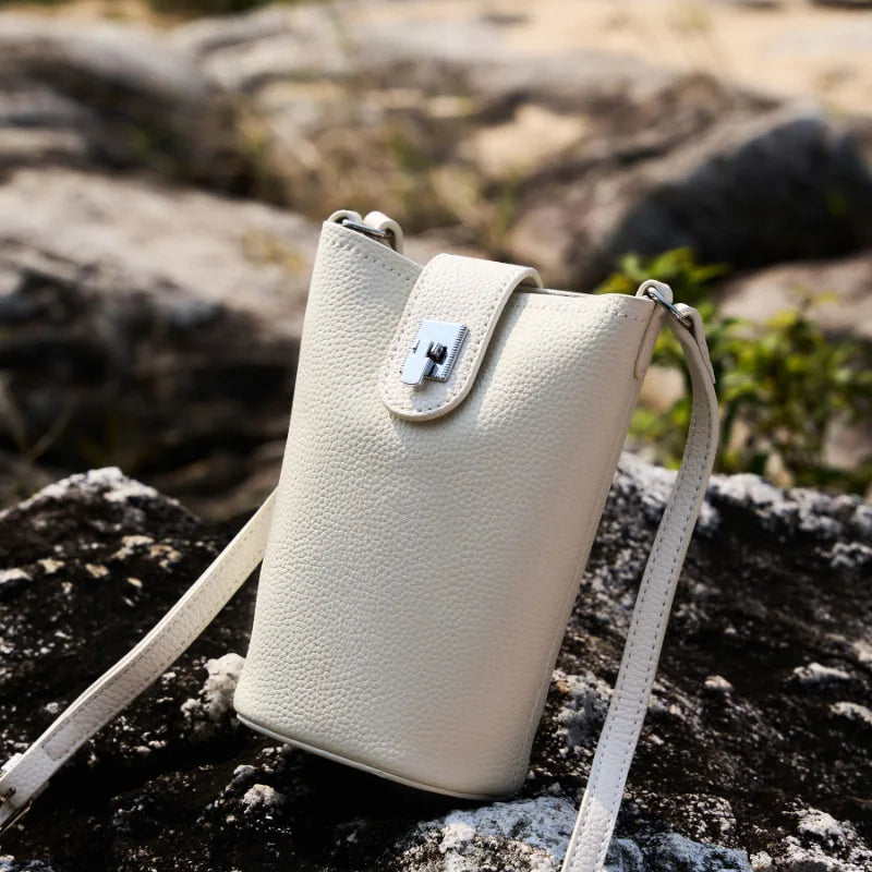 Umhängetasche aus echtem Leder für Damen, kleine Handytasche, vertikale, lässige Beuteltasche (Modell 2025) 