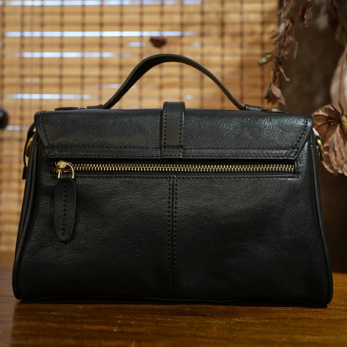 Cowhide Leather Crossbody Bag Women's Vintage Messenger Bag Genuine Leather Shoulder Bag Flap Versatile Commuting Purse